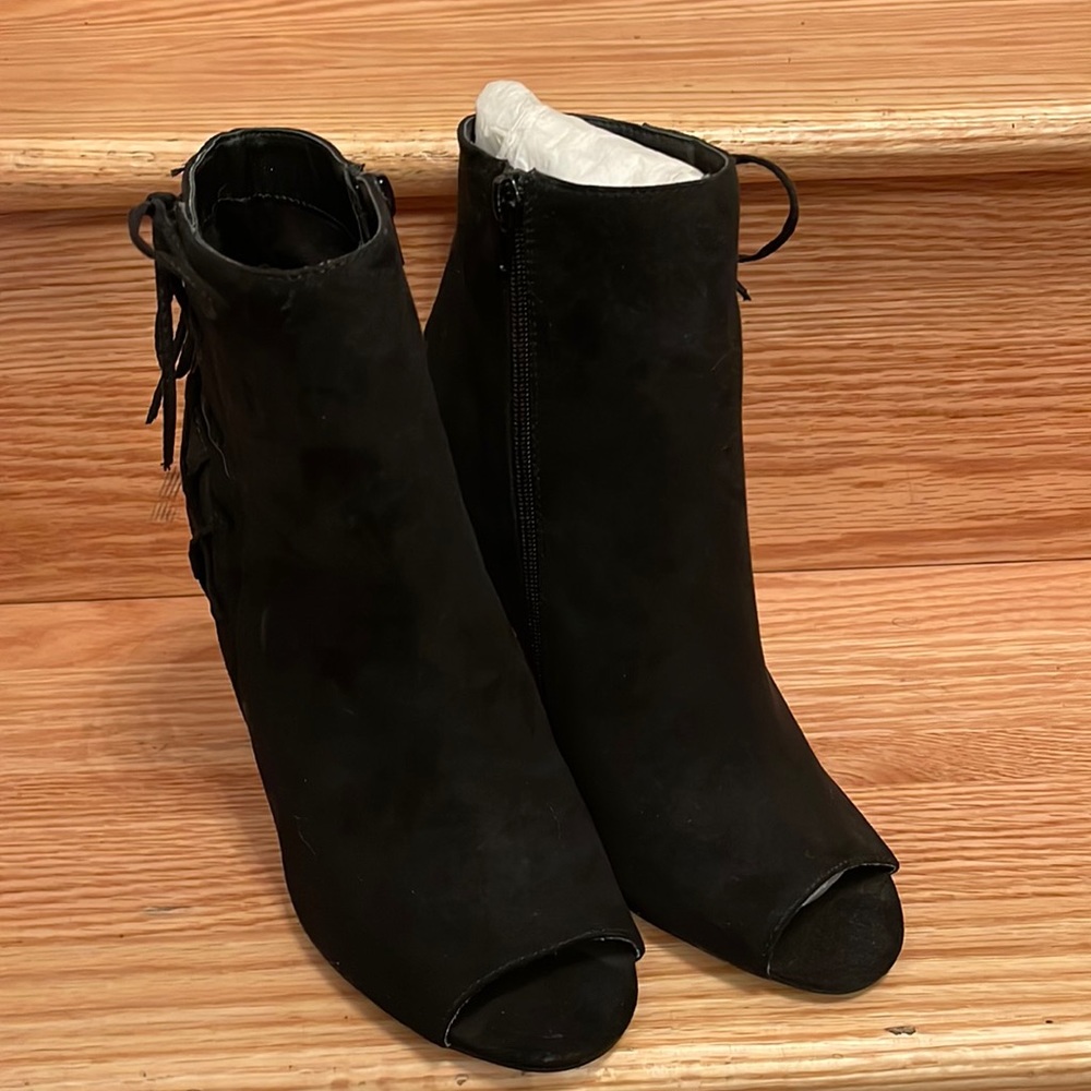 🌸Black Booties with Rose Gold Heel Size 9